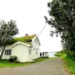 Lite Hus Ved Sjoen Holiday home