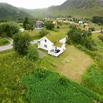 Lite Hus Ved Sjoen