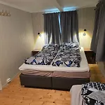 Lite Hus Ved Sjoen Holiday home *