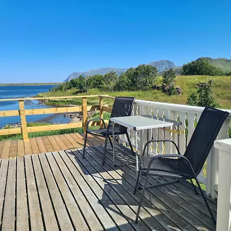 Lite Hus Ved Sjoen *