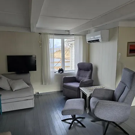 Semesterbostad Lite Hus Ved Sjoen