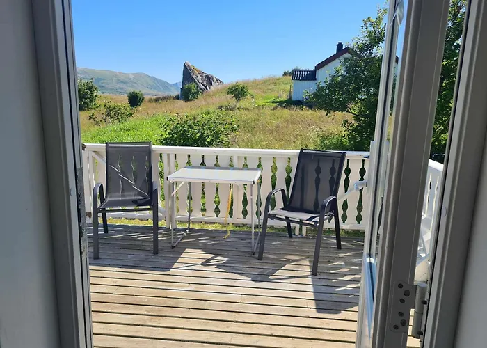 Semesterbostad Lite Hus Ved Sjoen *