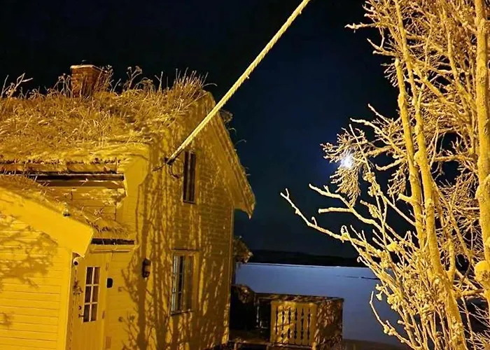 Semesterbostad Lite Hus Ved Sjoen