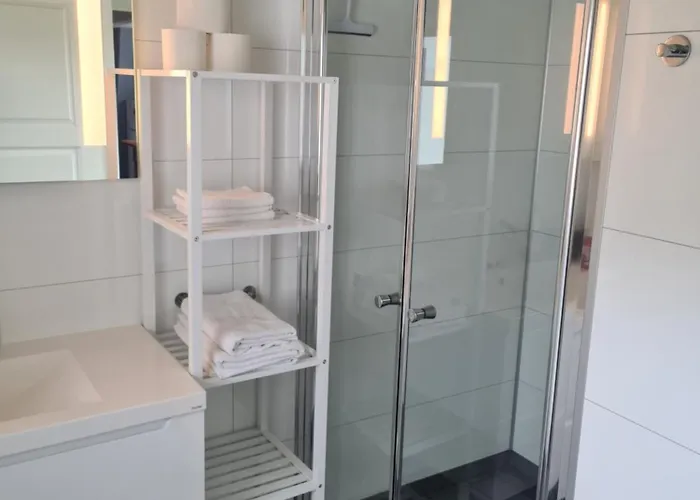 Semesterbostad Lite Hus Ved Sjoen