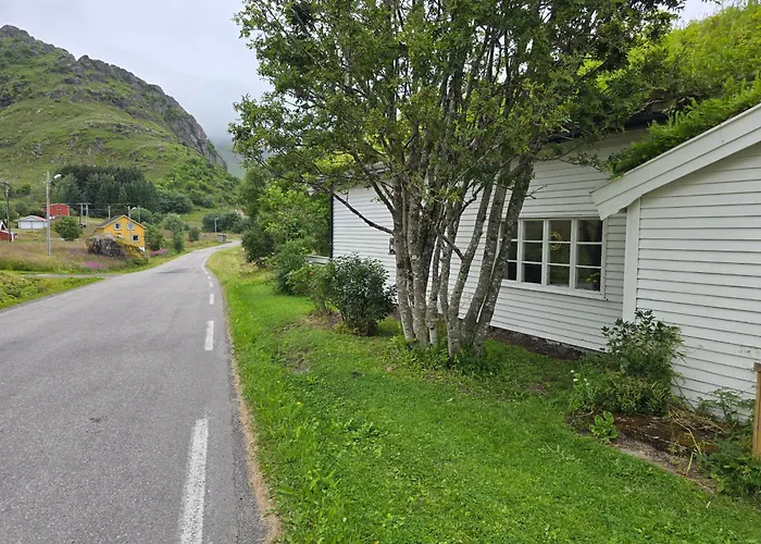 Lite Hus Ved Sjoen Evjen (Vestvagoy)
