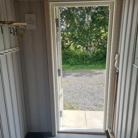 Semesterbostad Lite Hus Ved Sjoen *