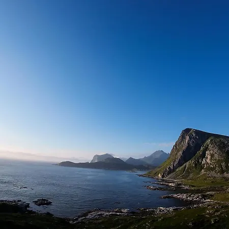Lite Hus Ved Sjøen