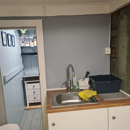 Semesterbostad Lite Hus Ved Sjoen