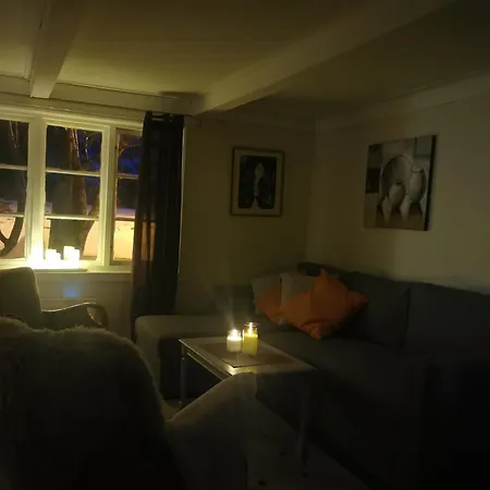 Lite Hus Ved Sjøen