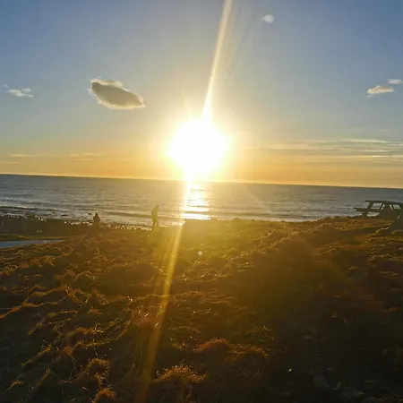 Lite Hus Ved Sjoen Evjen (Vestvagoy)