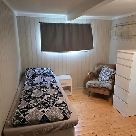 Lite Hus Ved Sjøen