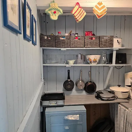 Lite Hus Ved Sjoen Evjen (Vestvagoy)